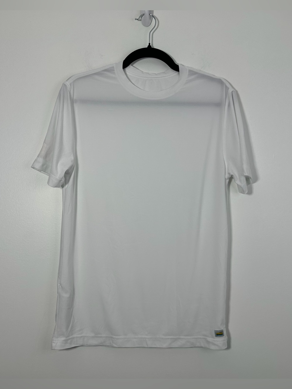 Vuori Men’s XS White Performance Short Sleeve Crew Neck Athletic T-Shirt